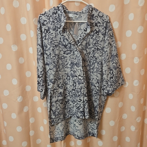 Victor Alfaro Tops - Victor Alfaro Blouse Sz S but Oversized